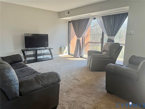 2nd image of 5210 Castlewood Rd APT D