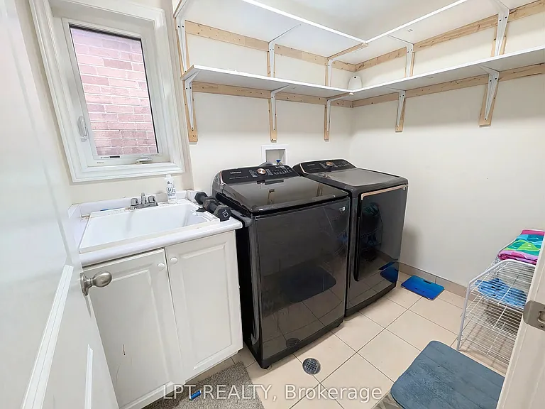 22 Dufay Rd — Photo 13