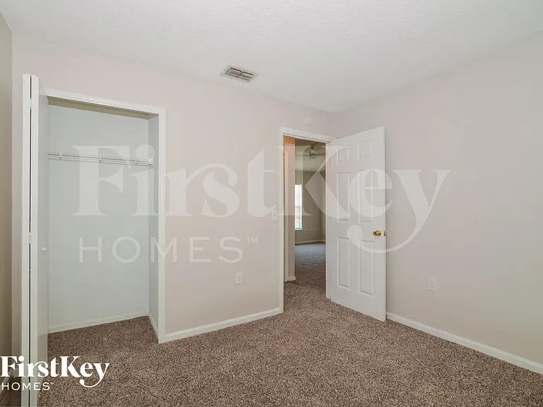 122 Barrington Dr — Photo 10