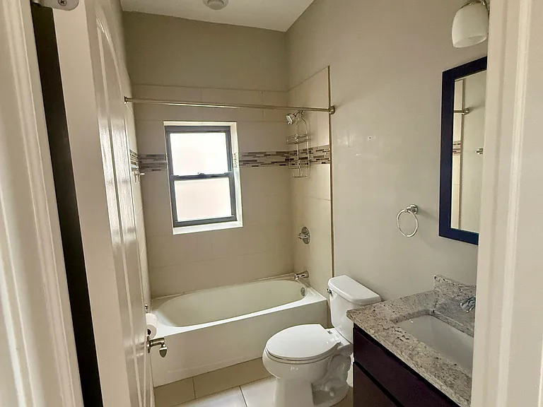 1312 N Claremont Ave #3 — Photo 8