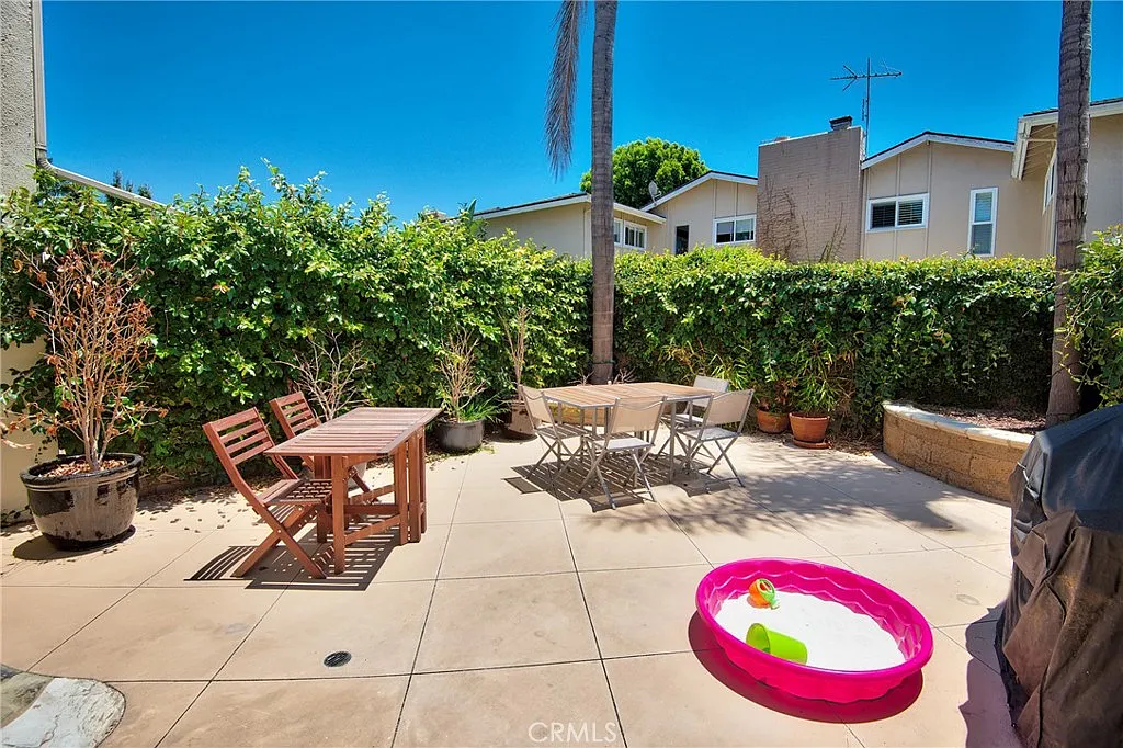 3 bed, 2.5 bath, 1780 sqft, $5,200 — Photo 4
