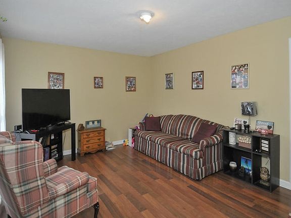 3rd image of 207 6th Ave