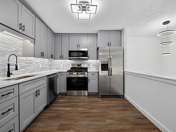 3rd image of 642 Swan Dr