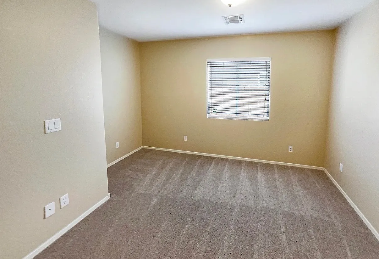 3 bed, 1652 sqft, $2,275 — Photo 2