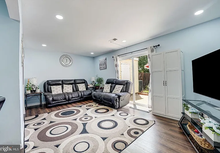 7908 Sharpsburg Ct — Photo 6