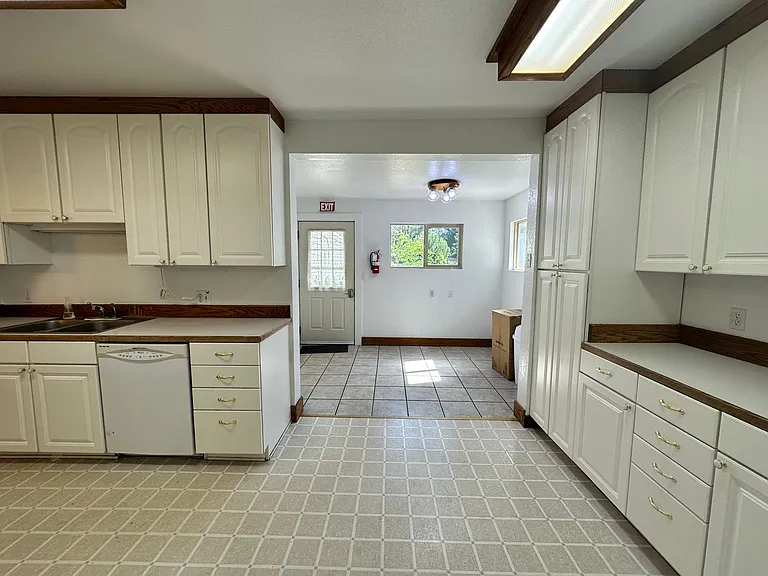 304 S Anderson St — Photo 33