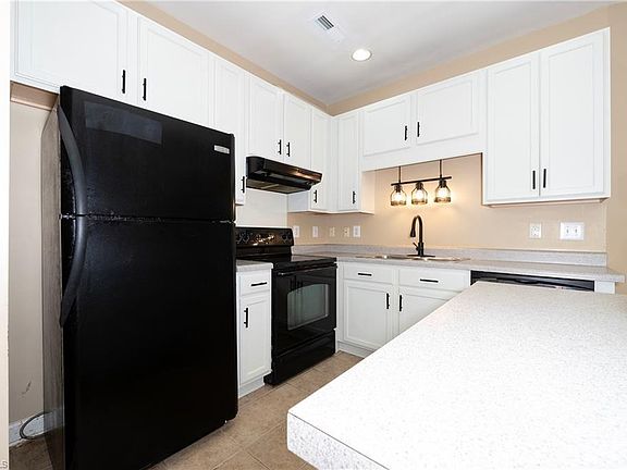 5th image of 358 Summergate Dr