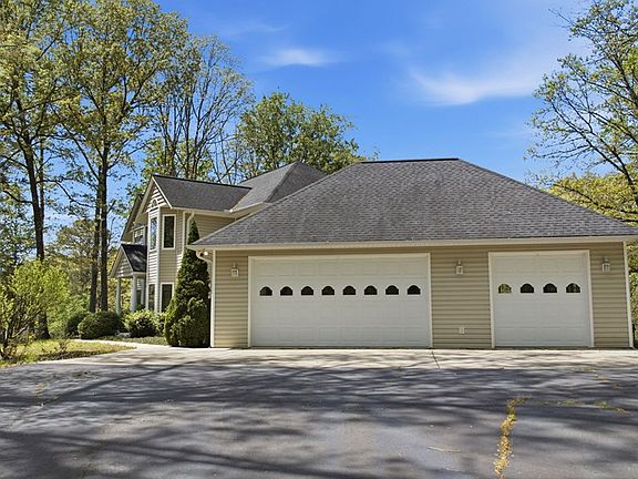 2nd image of 838 Peachtree Hills Rd