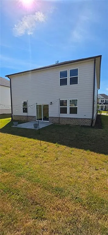 4 bed, 3.0 bath, 2400 sqft, $2,800 — Photo 2