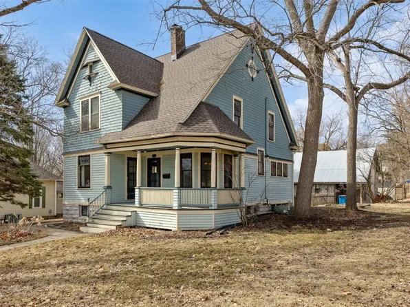 213 1st Ave SW, Mount Vernon, IA 52314