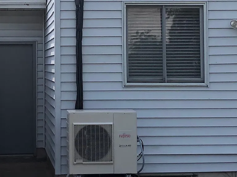 907 Valley Ct — Photo 6