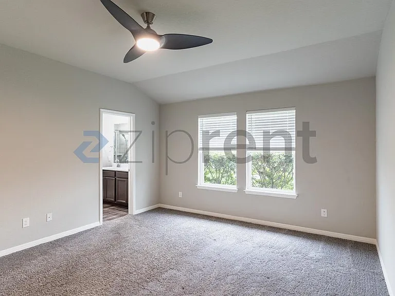 1520 Homestead Farms Dr — Photo 6