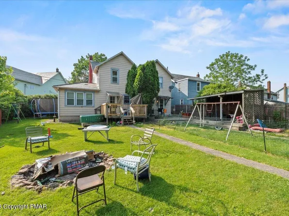 2 1/2 W Main St, Pen Argyl, PA 18072
