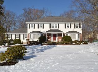69 Cider Hl, Upper Saddle River, NJ 07458