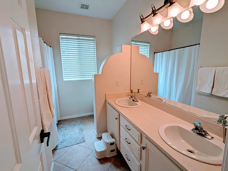 11025 Edina Ct — Photo 18