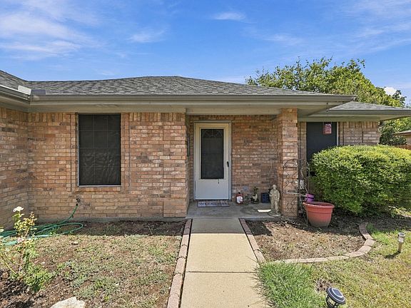 4th image of 1307 Berry Dr