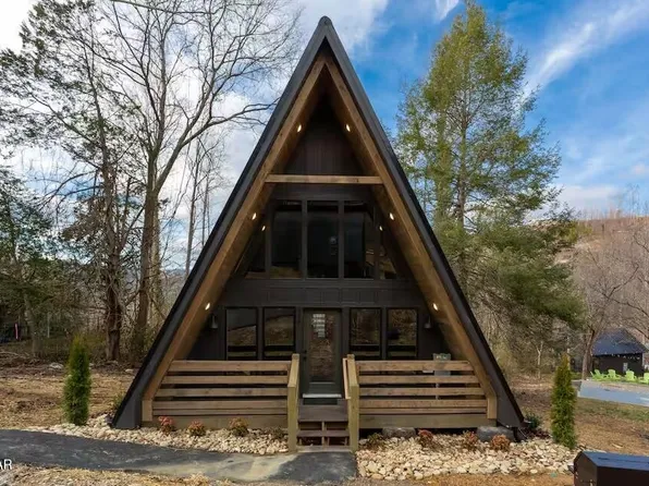 324 Lewis Clabo Rd, Gatlinburg, TN 37738
