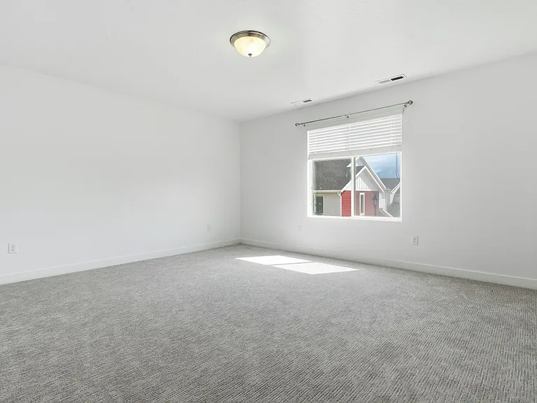 506 S Highpoint Dr — Photo 5