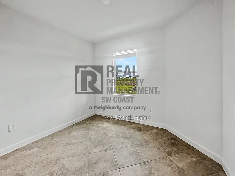 20501 Hazelnut Ct S — Photo 9
