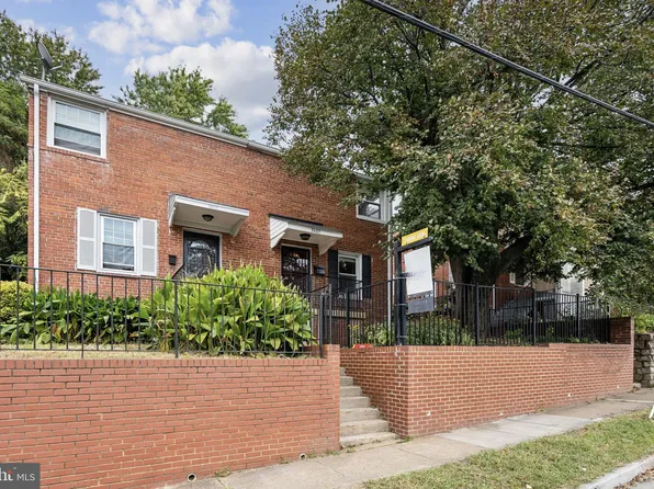 3605 25th St S, Arlington, VA 22206