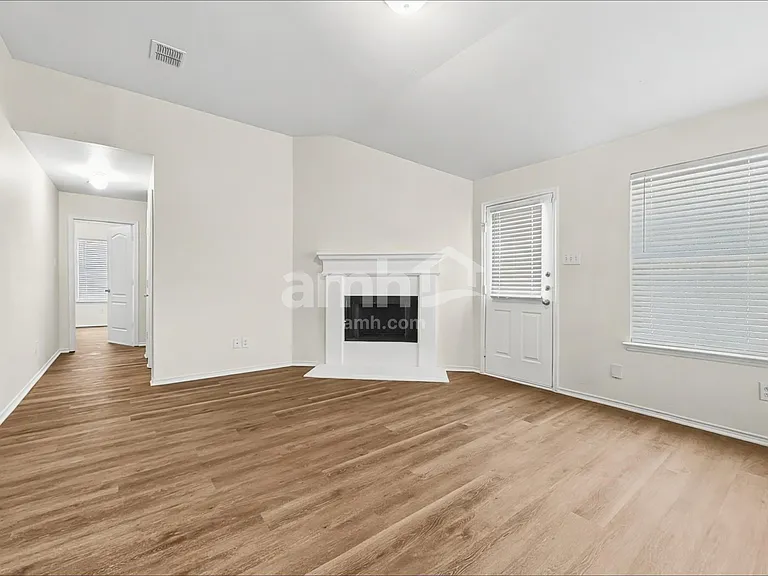 903 Plumeria Dr — Photo 6