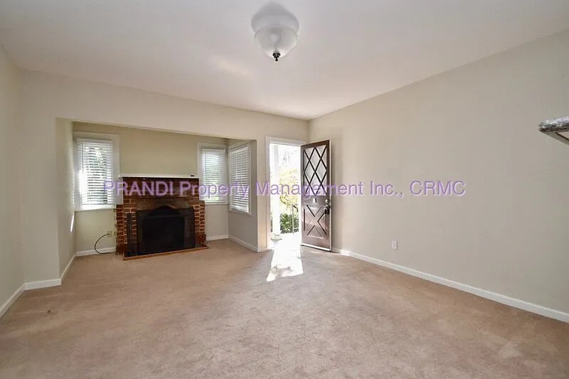 2 bed, 1.0 bath, 1000 sqft, $3,050 — Photo 3