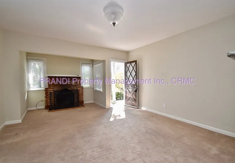 111 Chester Ave #B — Photo 3