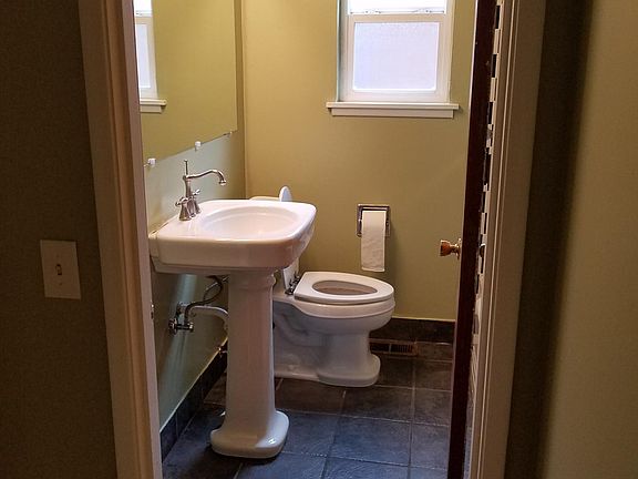2nd image of 3844 NE 86th St