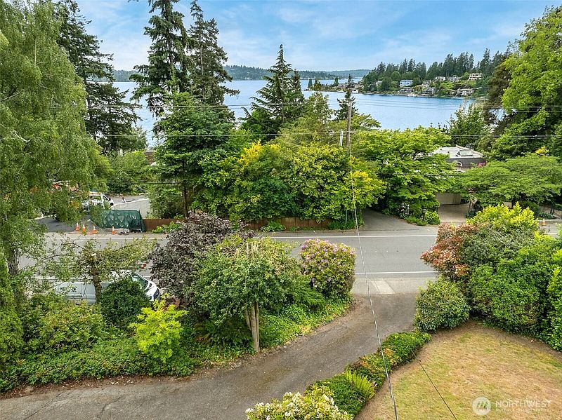 4th image of 9510 Lake Washington Boulevard NE