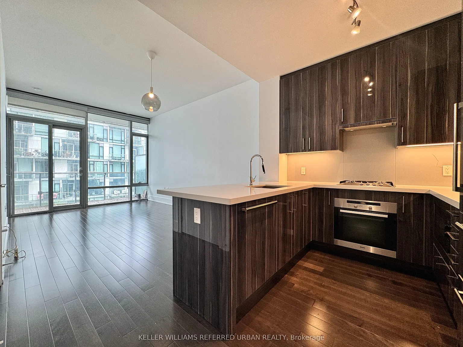 39 Queens Quay E — Photo 3