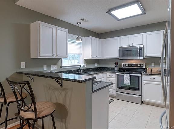 5th image of 7228 Oxford Hunt Dr