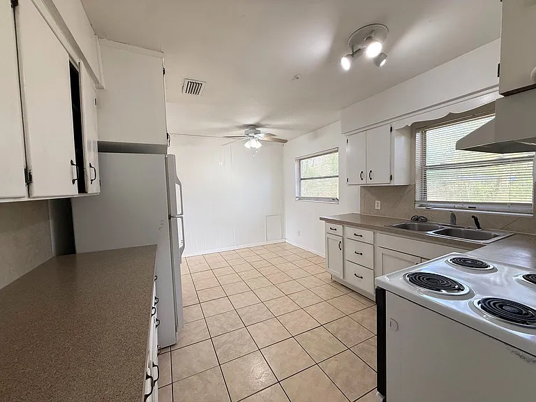 7609 Tacony Dr — Photo 6