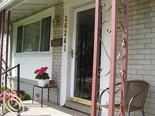 3rd image of 26241 Linwood St