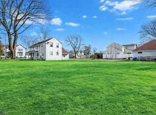 51 Washburn Rd, Pompton Plains, NJ 07444
