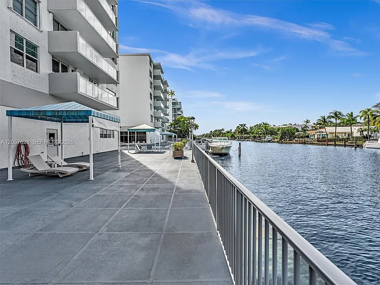 10000 W Bay Harbor Dr #201 — Photo 32