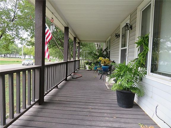 3rd image of 1120 E Peoria St