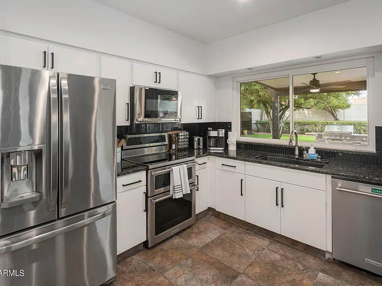 5408 E Kelton Ln — Photo 47