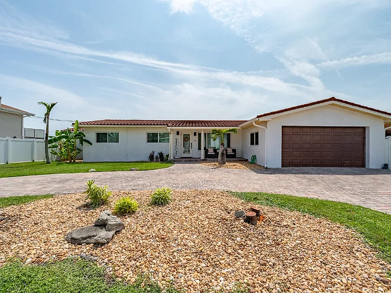 1110 S Banana River Dr — Photo 2