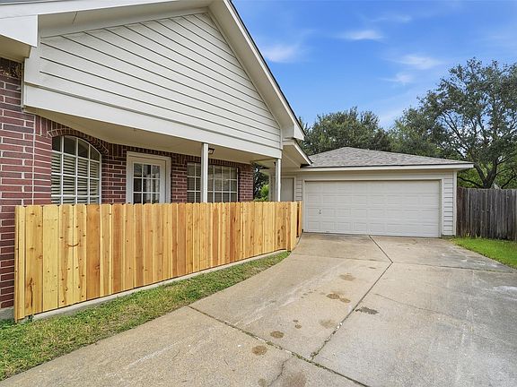 3rd image of 3123 Castlewind Dr