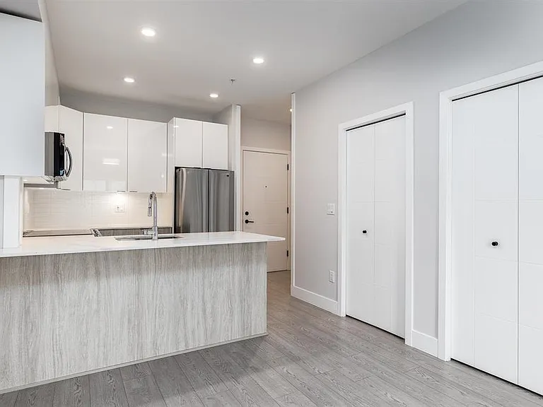 5486 199a St #10X — Photo 3