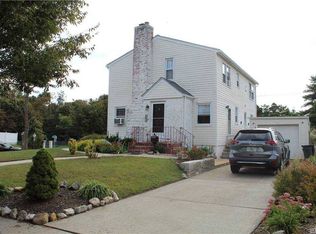 1322 Commodore Rd, Uniondale, NY 11553