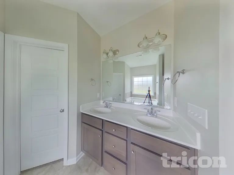 817 Ellyson Dr — Photo 8