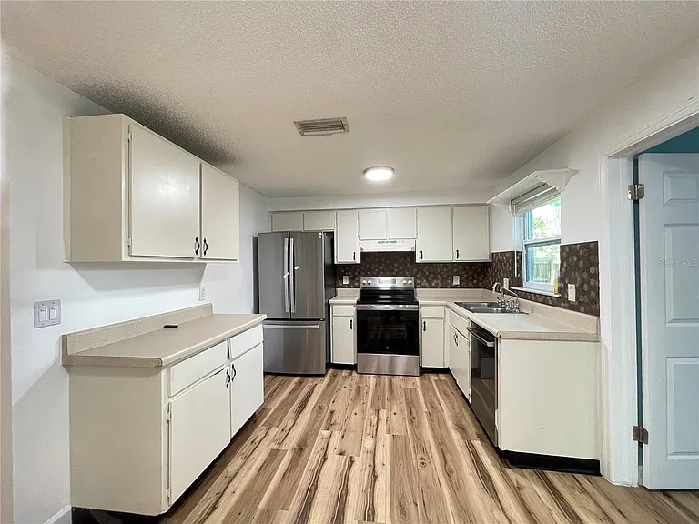 8104 Badger Ln — Photo 11