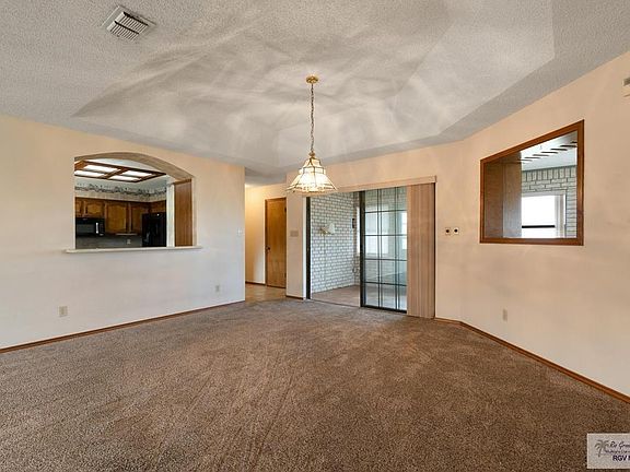 5th image of 182 Willow Cir