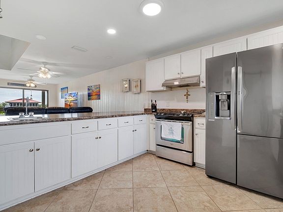 3rd image of 41 Harbour Point Dr #14
