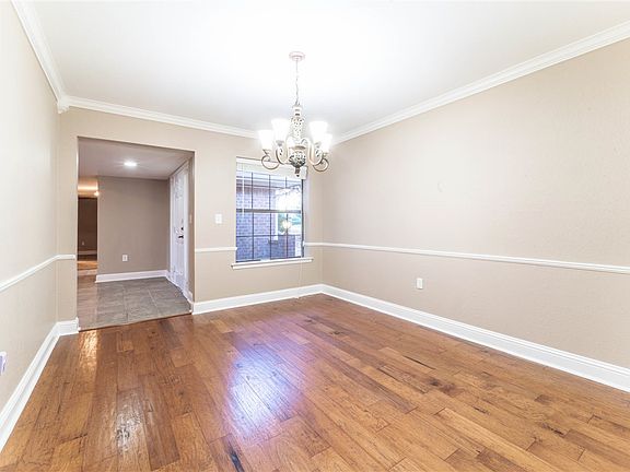 4th image of 410 32nd St NE