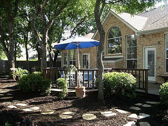 3rd image of 8448 Parkdale Dr