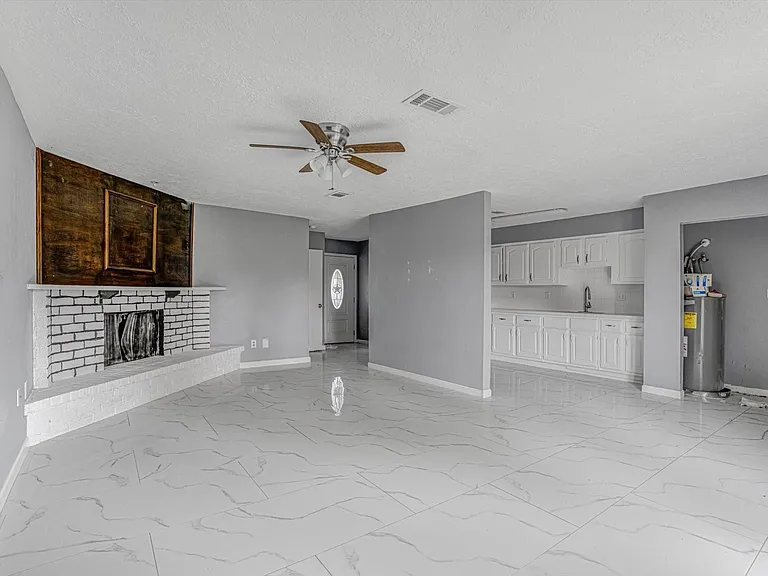 14618 Flair Dr — Photo 7