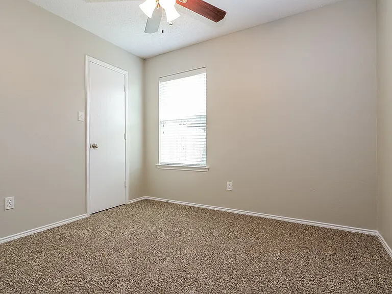1012 SW Hillside Dr — Photo 11