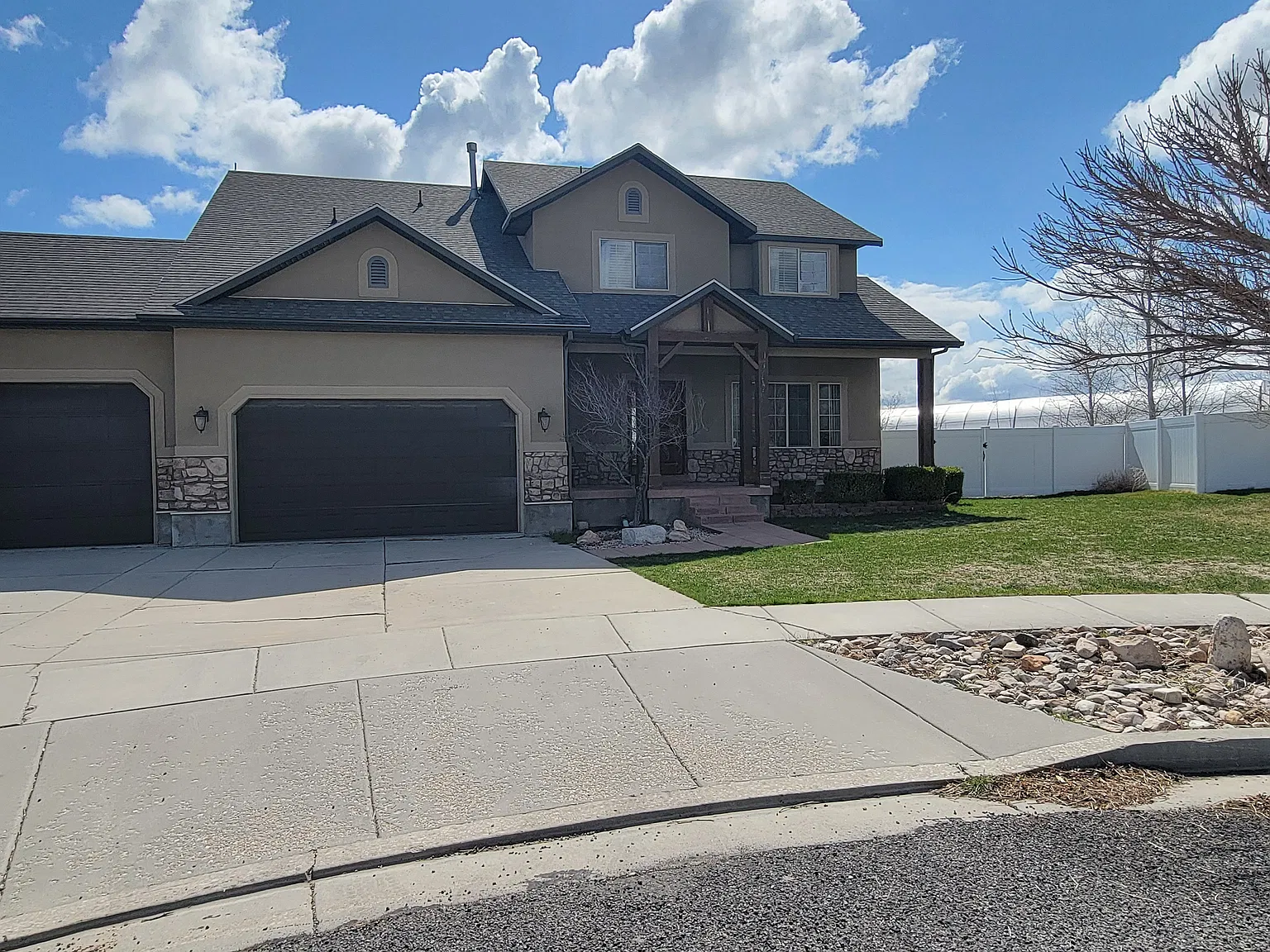 5 bed, 3.5 bath, 5681 sqft, $3,000 — Photo 3